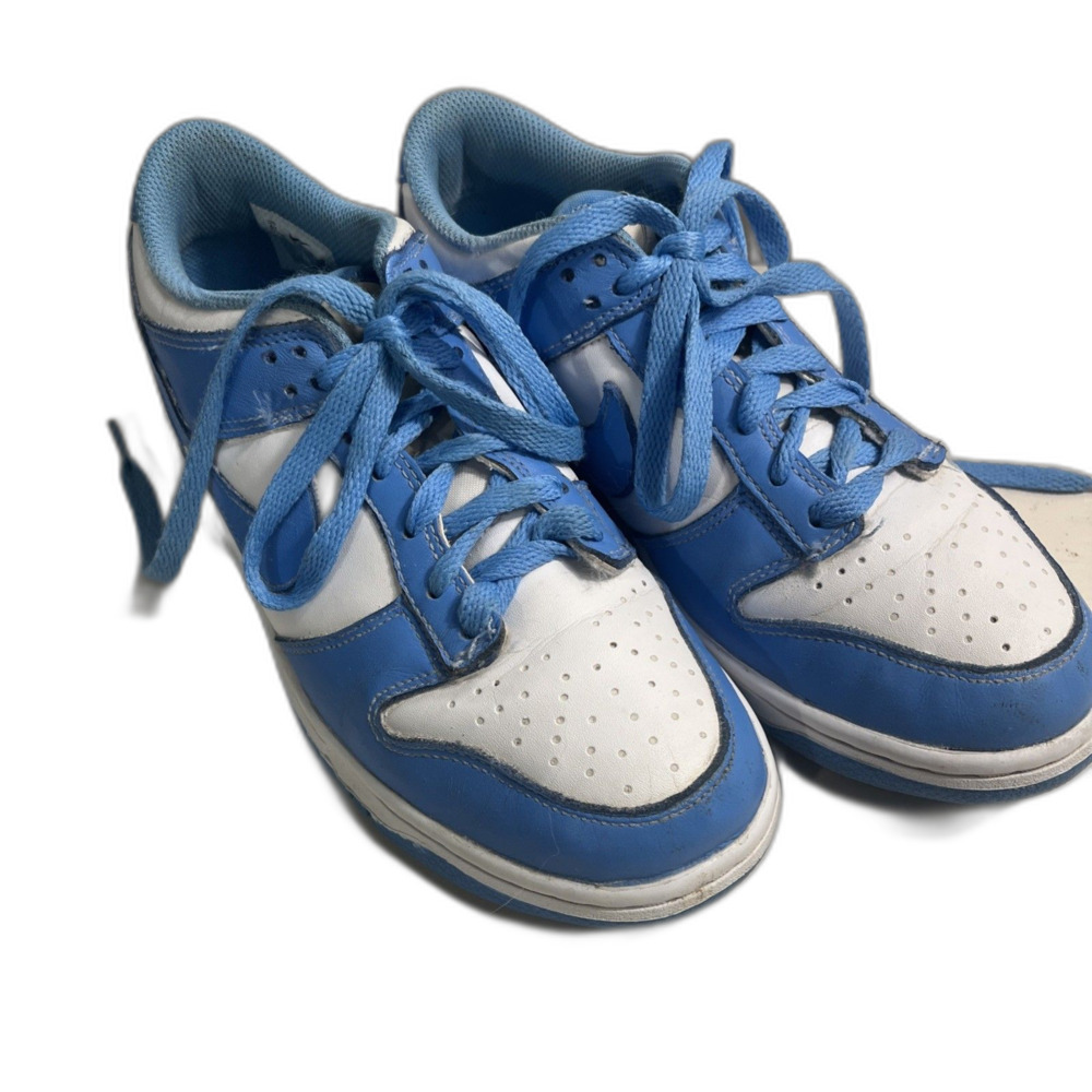 Nike Kids Sneakers in White and Light Blue